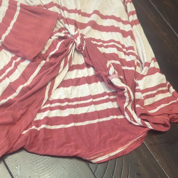 Elegant Striped Long Sleeve Top in Red and Cream - Picture 2 of 3